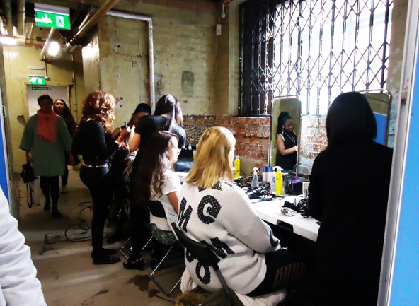 Backstage a divatbemutatón