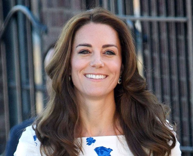 kate middleton, hercegné, vilmos herceg, ruha, lk bennett, pipacsos ruha