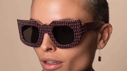 “Nem elkezdeni nehéz, hanem véghez vinni” - a fából készült szemüvegkeretek alkotójával beszélgettünk