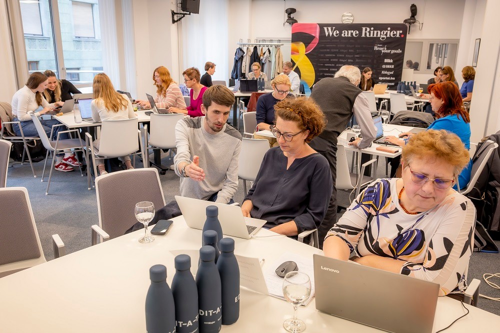 Az Edit-a-thon egy Wikipédia-szerkesztő maraton, amely láthatóbbá teszi a nőket és érdemeiket az interneten