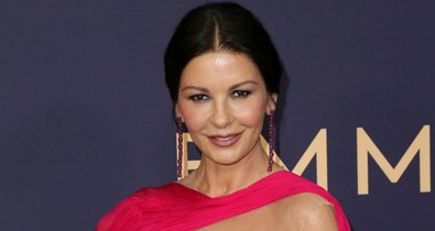 Annyira szexi az 50 éves Catherine Zeta-Jones, hogy elpirulsz, ha ránézel