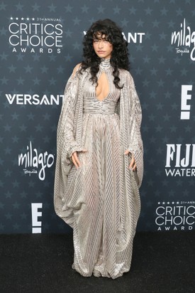 Odessa A'zionnak szintén egy dekoltázshangsúlyos Ott Dubai ruhára esett a választása. 