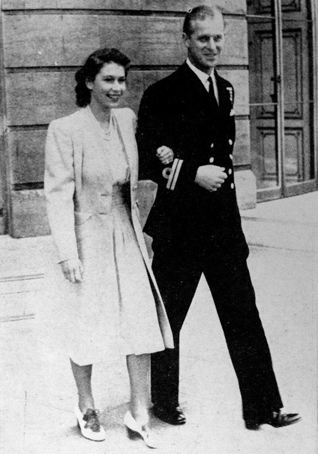 1947-ben, miután bejelentették az eljegyzésüket