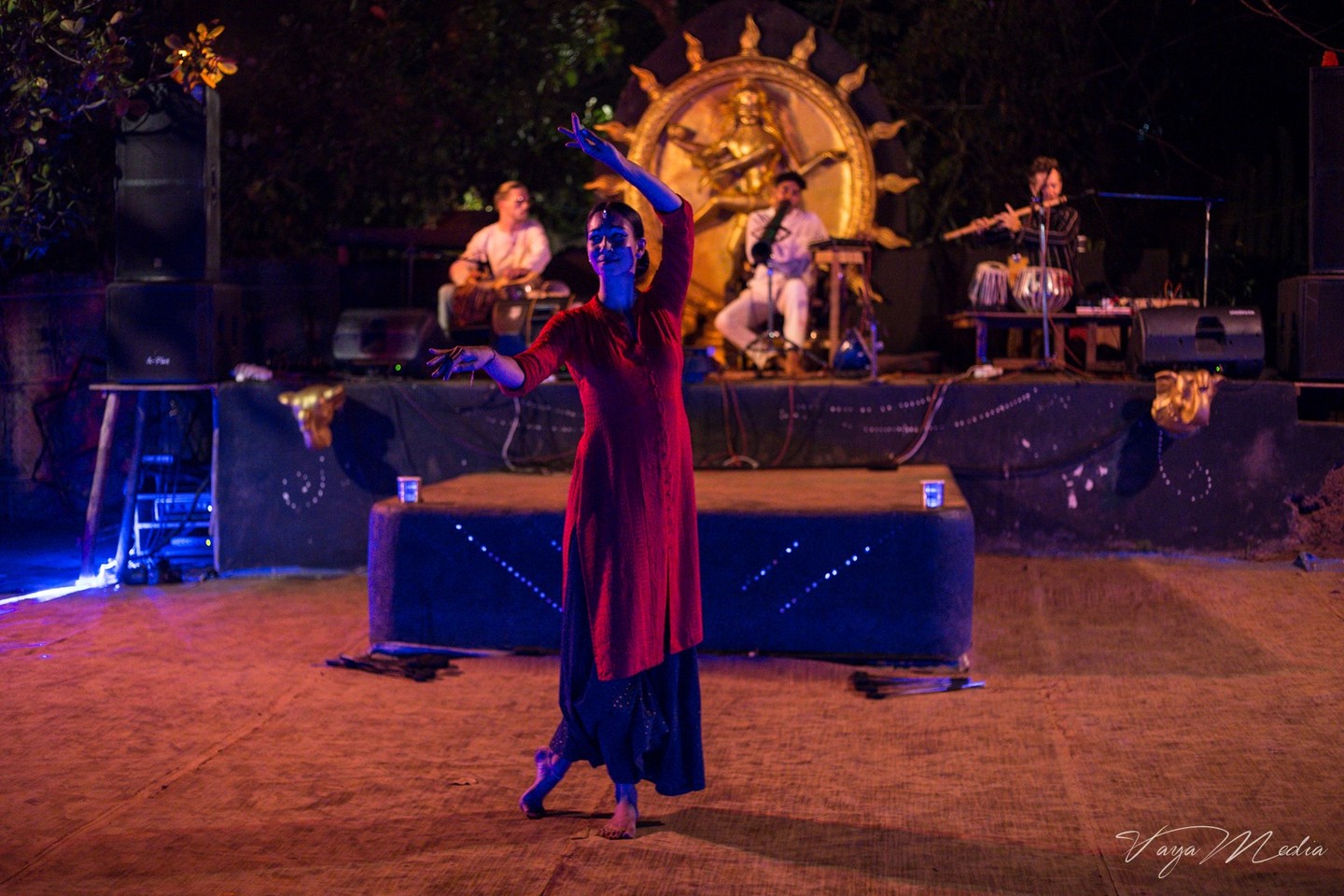 Alexandra szereti ezt a kulturális kavalkádot, mert szerinte mindannyiunkban vannak különböző archetípusok, karakterek, különböző nemzetiségű ősöktől