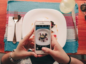 A háromkezű szakács ragasztót ajánl a vacsorád egyik hozzávalójának, mégis rengetegen követik