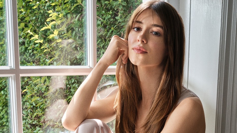 Daisy Edgar-Jones az Estée Lauder új, nemzetközi nagyköveteként ragyog