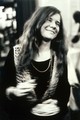 A karcos hangú és rendkívül tehetséges rocker, Janis Joplin, váratlanul hunyt el heroin túladagolásban Hollywoodban.