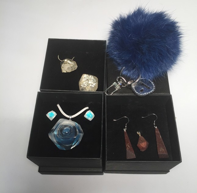 Megnyerheted a különlegesen szép ékszereket, csak posztolnod kell