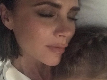 Harper Beckham eszméletlen édes, amikor rájön, hogy az anyukája popsztár volt