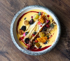 Túrós palacsinta vanília sodó mártásban 