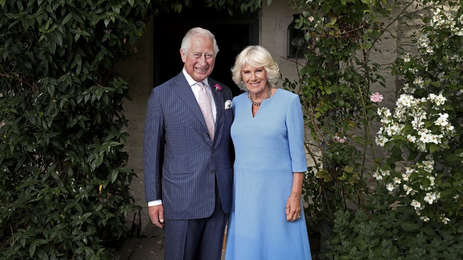 Ezt nem láttuk jönni: Károly király és Kamilla királyné váratlanul elhagyták Angliát