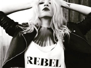 Ütős szövegek, egyedi pólók - Moi Moi