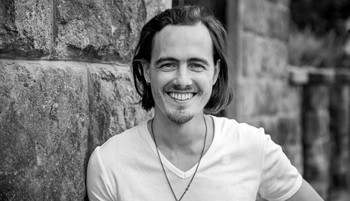 Olasz Renátó: „Szeretem a váratlan pillanatokat, a keresetlenséget, a meglepőt”