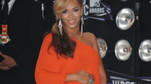 Beyoncé szexi kismamaruhákat tervez