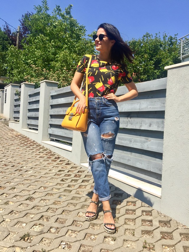 Lola az örömhír hatására vidám szettet választott mára!