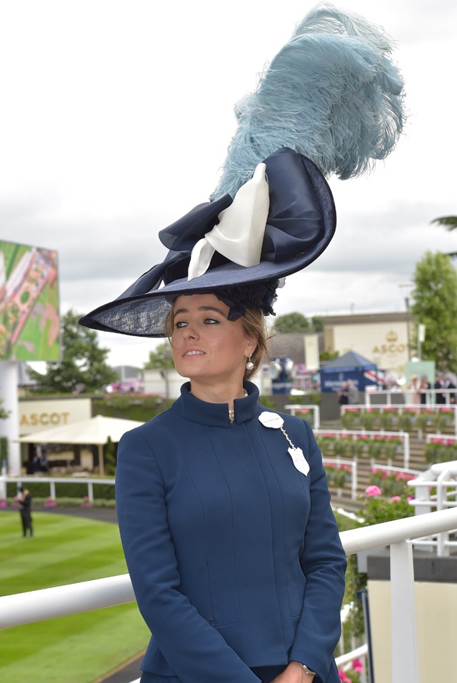 Életünkben nem láttunk még olyan durva fejdíszeket, mint az idei Royal Ascot-on!