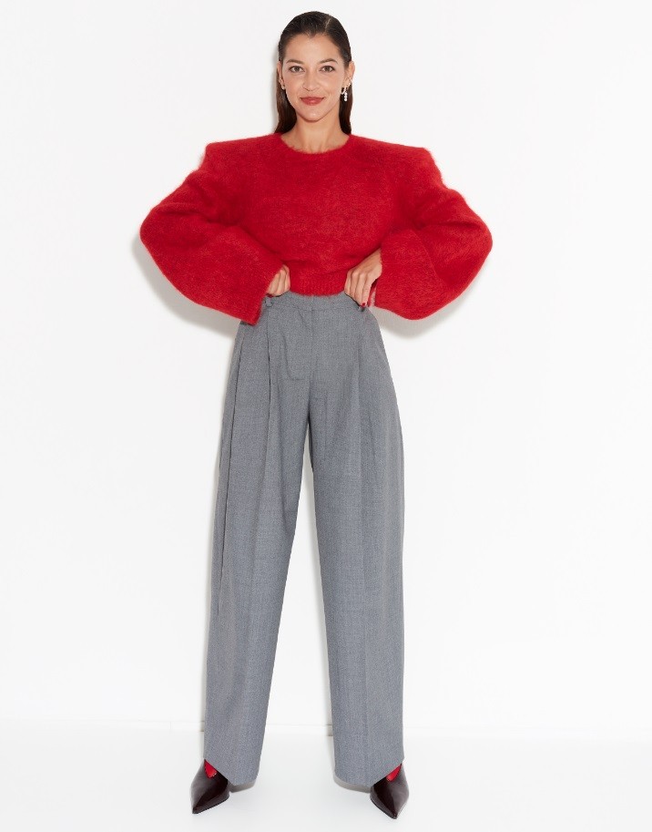 Szabados Ági számára egy jó tapasztalás volt az Álarcos énekes műsorban szerepelni - Pulóver GESTUZ - answear.hu, Nadrág RESERVED, Zokni OYSHO, Cipő COS