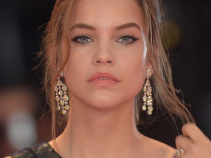 Palvin Barbi szexi fürdőruhában vonaglik a tengerparton: tökéletes formában van 