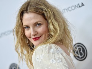 Ez a titka Drew Barrymore egész nap ragyogó szemeinek