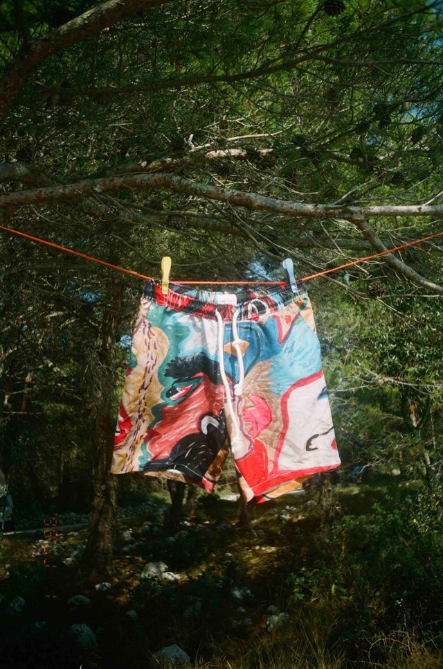 Még csak 21 éves, de már két egyedi kollekciója jelent meg: divat és művészet találkozása