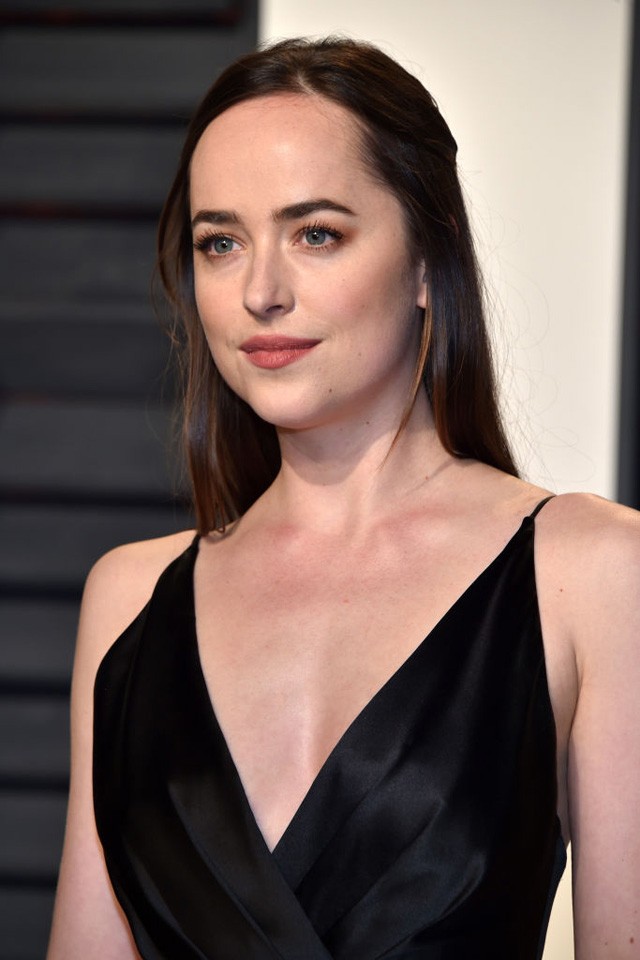 Dakota Johnson Oscar 2017 Vanity Fair