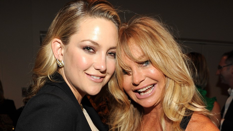 Kate Hudson és Goldie Hawn szinte ikrek ebben a cipőreklámban