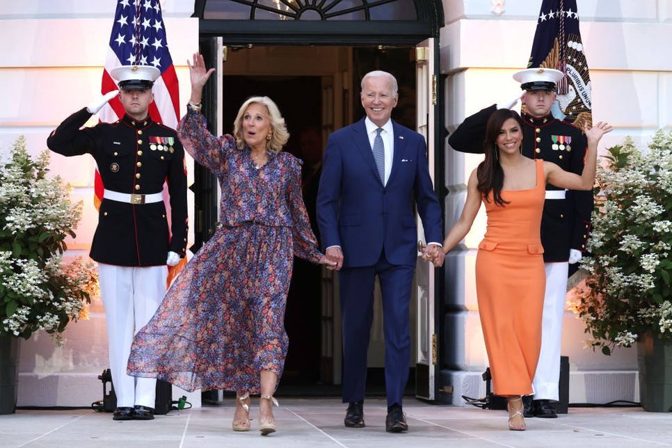 Eva Longoria és Joe Biden szoros barátságot ápolnak