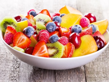 Gyors gyümölcssaláta, ami igazán lehűt a kánikulában