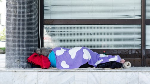 Hogyan lesz egy nőből hajléktalan Magyarországon? Sajnos könnyebben, mint gondolnánk