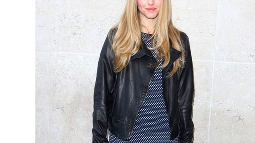 Amanda Seyfried elszakíthatatlan a Givenchy cipőjétől