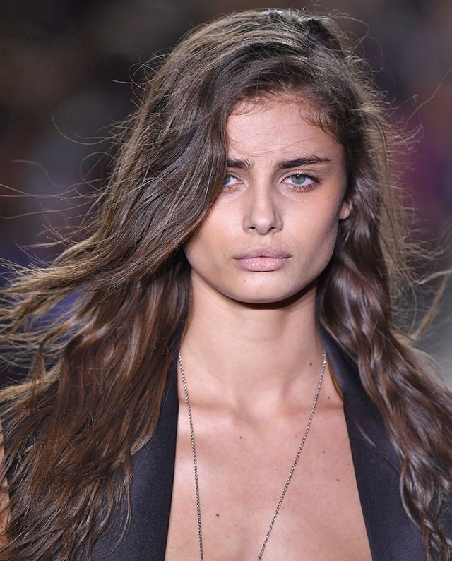 taylor hill hullámos haj 