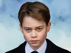 13 fotó a 13 éves György hercegről, amin született királyként pózol