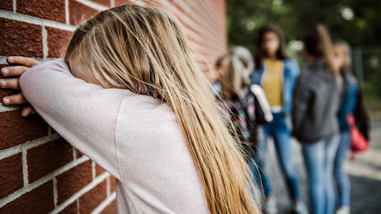 Három egyértelmű jel, amiből felismerhető, hogy egy gyermek iskolai bántalmazás áldozatává vált