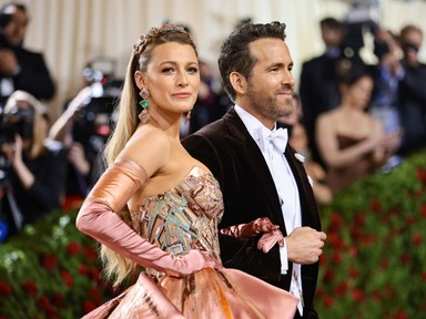 Blake Lively a szemünk előtt változott át a vörös szőnyegen a Met gálán