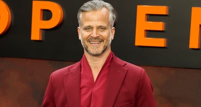 Rami Malek is megdicsérte Haumann Máté öltözékét az Oppenheimer bemutatóján