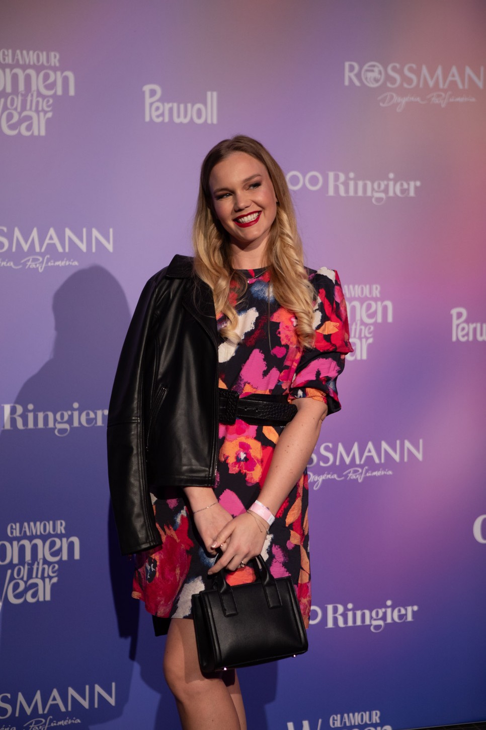 Kardos Eszter a Glamour Women of the Year gála vörös szőnyegén C&A öltözékben, melyet nem először és nem utoljára visel