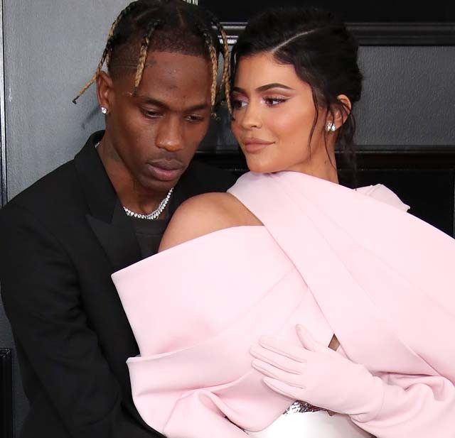 Kylie Jenner megházasodik? Az ott egy menyasszonyii ruha?