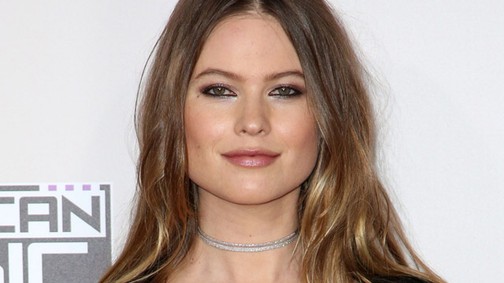 Behati Prinsloo két hónappal a szülés után először a vörös szőnyegen