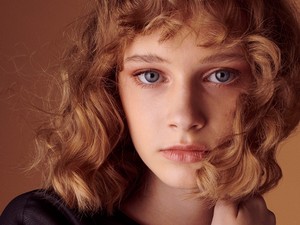 Hétköznapi modellek, magyar tervezők és művészek egy nemes célért: A KIKAPCS. Alapítvány rendhagyó téli akciója 