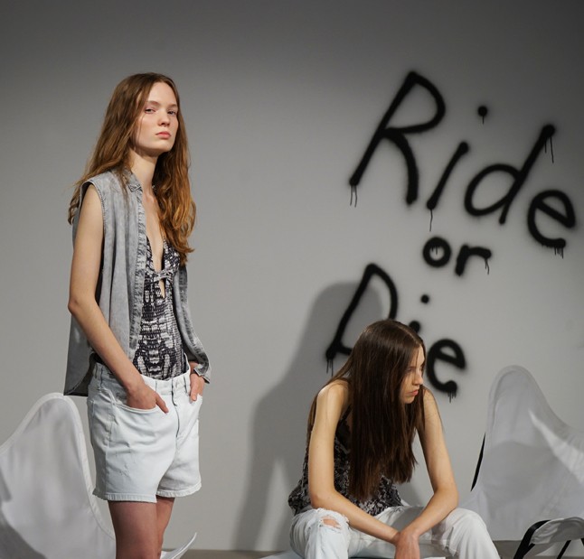 Egy csipetnyi Calvin Klein a délutáni kávé mellé!