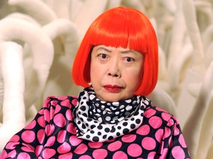 Meghalt Yayoi Kusama: 97 évesen hunyt el a pöttyök királynője