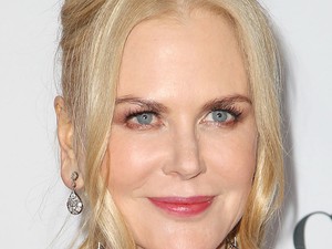 Össze fogsz zavarodni! Nicole Kidman mellén egy mellvillantó szirén van!