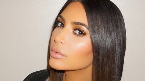 Kim Kardashian egy teljesen random tini fiút jelölget be a fotóin