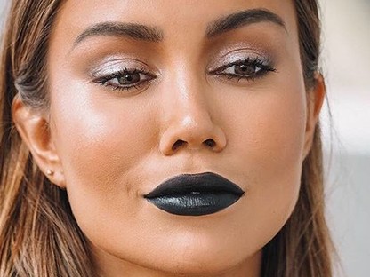 Wow! Itt a bizonyíték, hogy a fekete rúzs tényleg mindenkinek illik