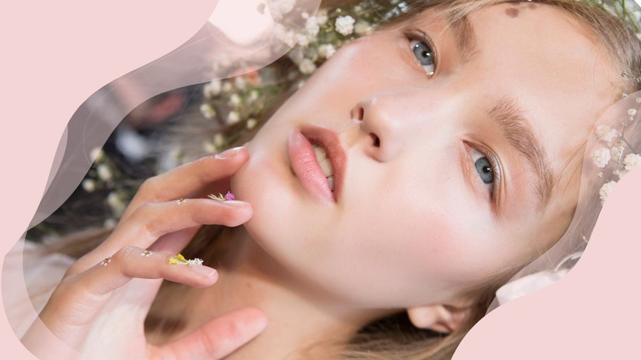 Ismerd meg a manikűrt és a különféle manikűrözési technikákat szakértő segítségével!