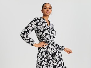 Tavaszi megújulás – fedezd fel a virágmintás női ruhák varázslatos világát!