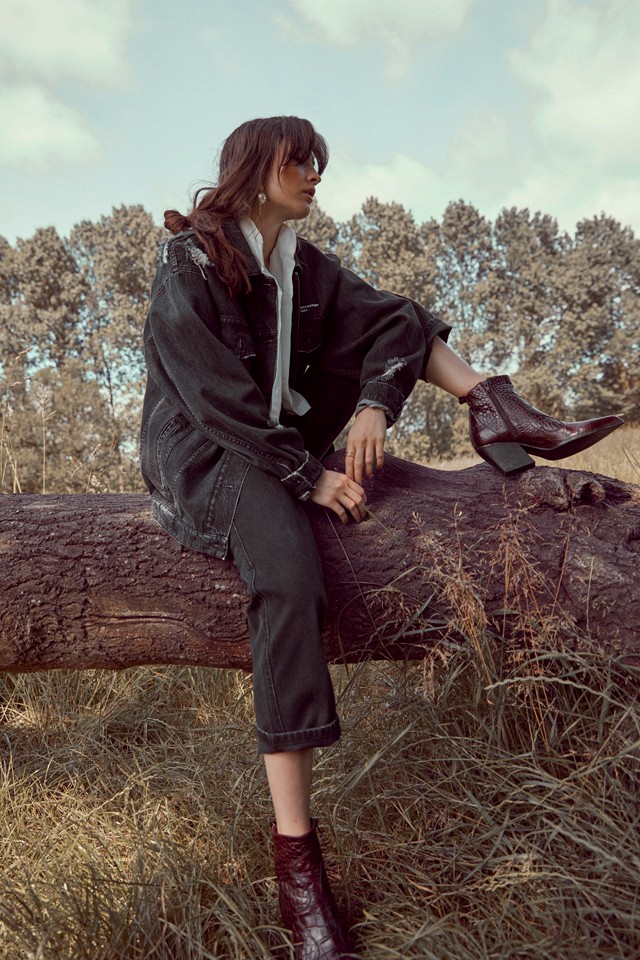 A szezon favoritja a farmer: inspirációk, hogy stílusosan viseld ősszel is