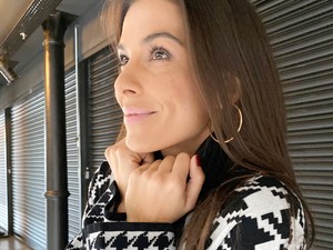 Molnár Andi egy olyan szuper szoknyát mutat, amiben télen sem fogsz fázni