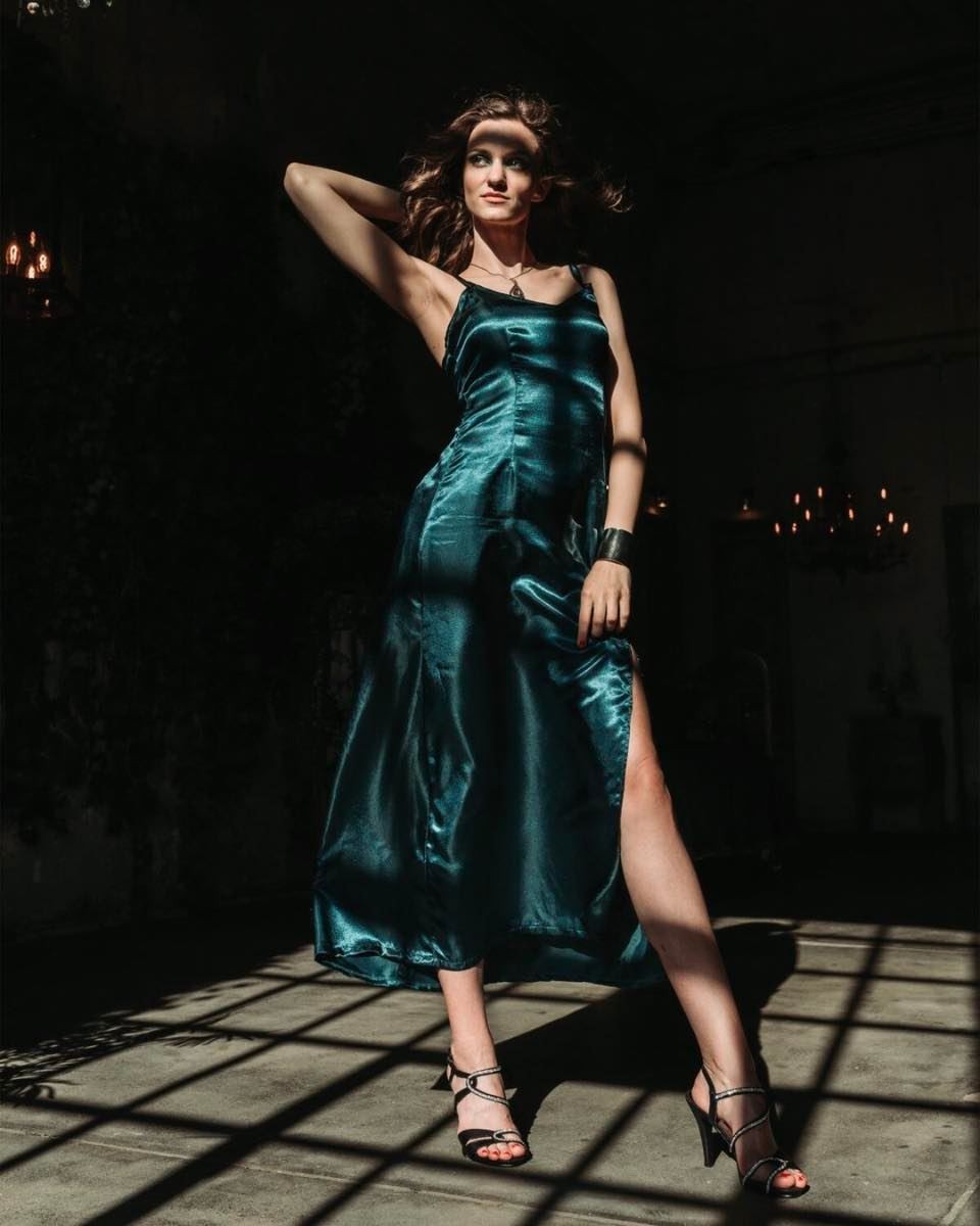 Kényelmes, nőies, extravagáns - leginkább ezek a jegyek határozzák meg az OBALOGH márkát