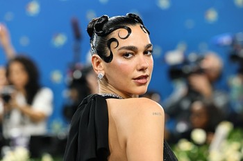 8 alkalom, amikor Dua Lipa arcpirítóan merész ruhában állt a vörös szőnyegre